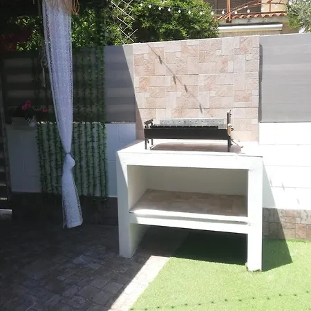 Demetris דירה *